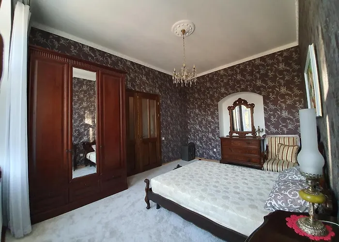 у шевальє. Lvov