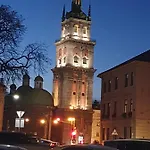 у шевальє. * 利沃夫