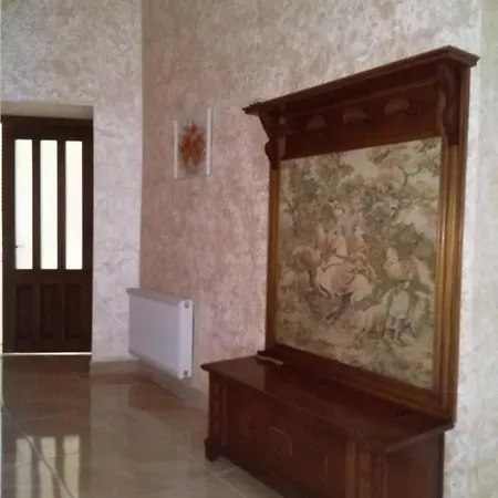 Apartament у шевальє.