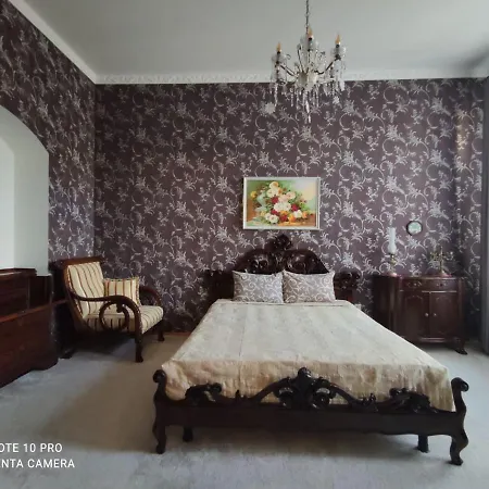 Apartament у шевальє.