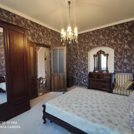 Apartament у шевальє.