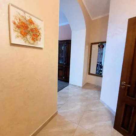 Apartment у шевальє.