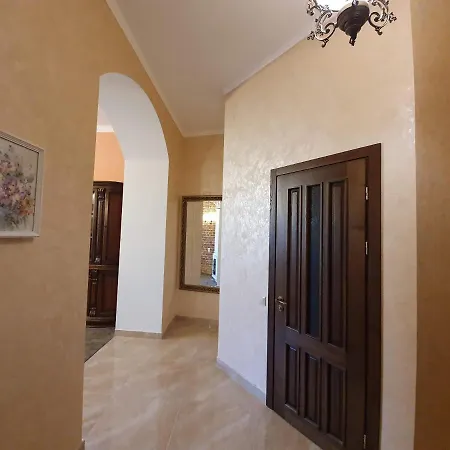 у шевальє. *