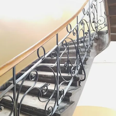 у шевальє. Apartment